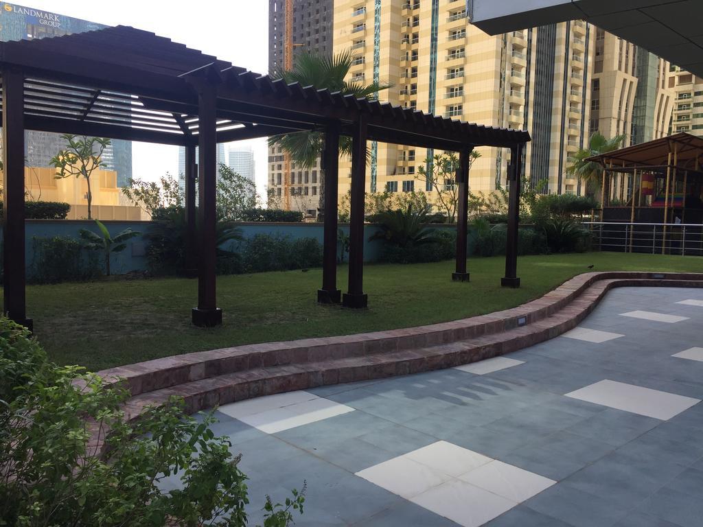 Espace Holiday Homes - Ocean Heights 14 Dubai Buitenkant foto