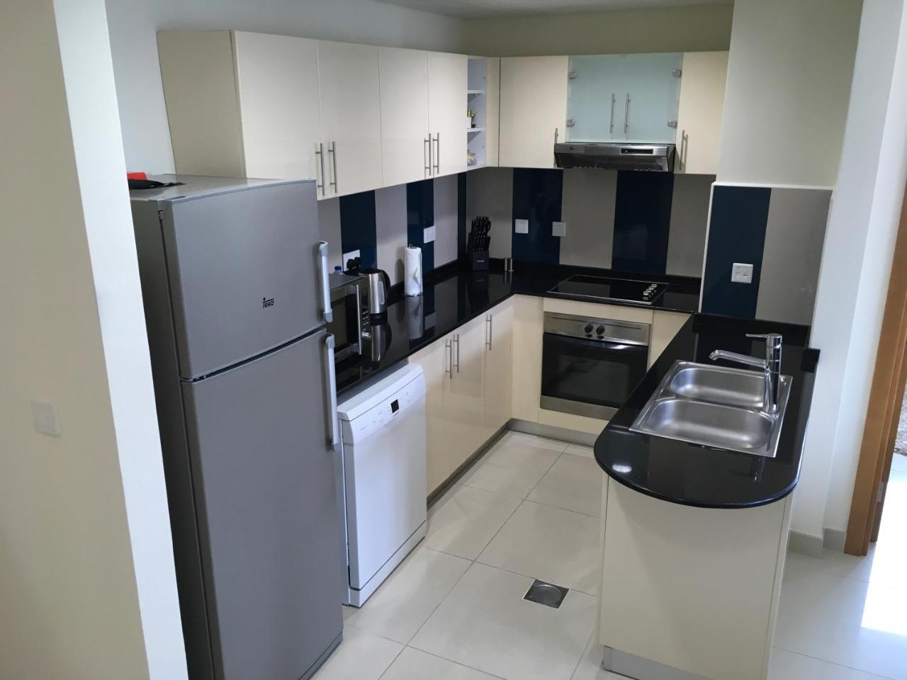 Espace Holiday Homes - Ocean Heights 14 Dubai Buitenkant foto